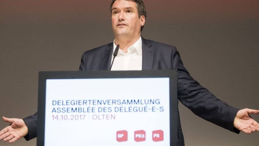 SP-Präsident Schweiz Christian Levrat kritisiert an der Delegiertenversammlung in Olten die Parteimitglieder, die sich gegen die AHV-Revision eingesetzt hatten. Sie hätten damit das «Eigengoal das Jahrhunderts» geschossen.