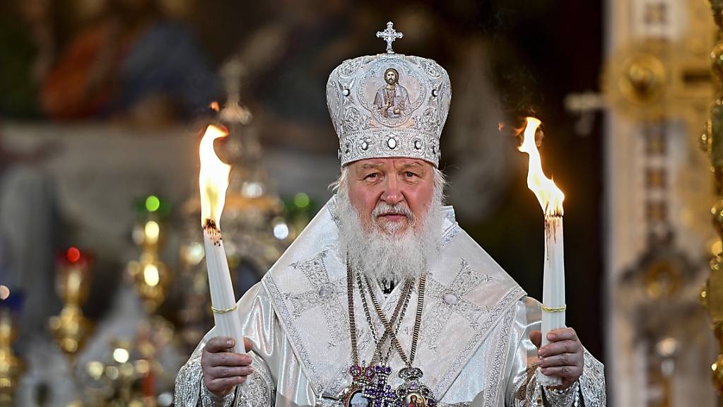 Der russisch-orthodoxe Kirchenpatriarch Kirill leitet den Ostergottesdienst in der Christ-Erlöser-Kathedrale in der Christ-Erlöser-Kathedrale.  Orthodoxe Christen auf der ganzen Welt feiern Ostern am 2. Mai.