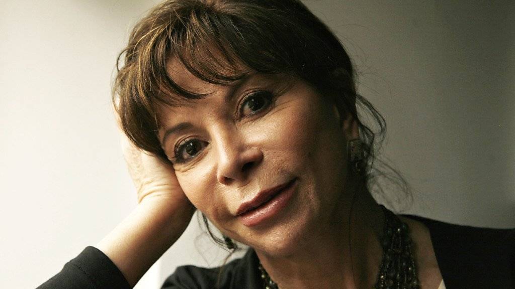 Die chilenische Bestseller-Autorin Isabel Allende hat mit 73 Mann, Haus und Hund verloren - will sich aber davon nicht unterkriegen lassen (Archiv 2010).