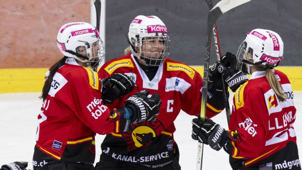 Die Frauen des SC Bern um Captain Stefanie Marty (Mitte) steigen aus der Pole-Position in die Playoffs der Women's League