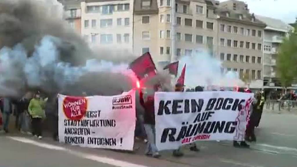 Hunderte protestieren gegen Räumung des Koch-Areals in Zürich