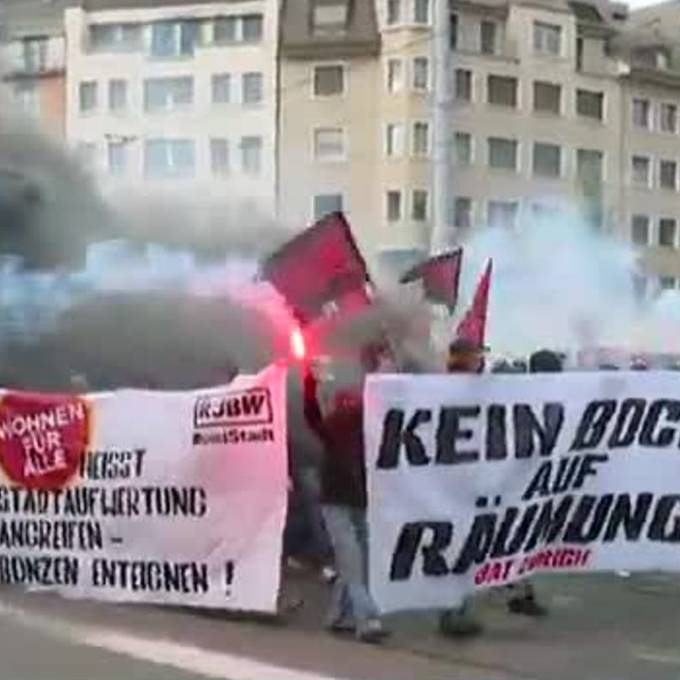 Hunderte protestieren gegen Räumung des Koch-Areals in Zürich
