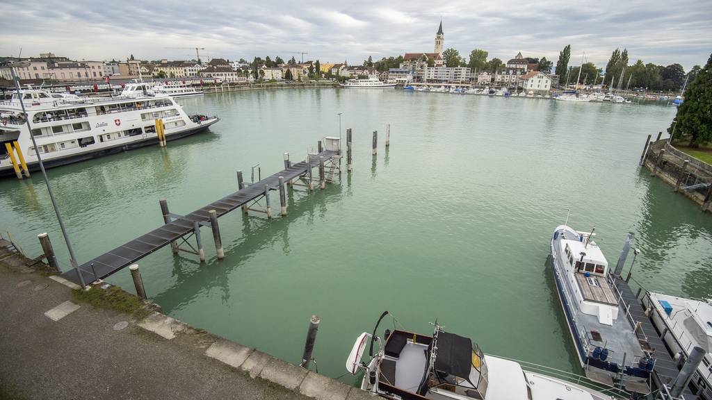 Der 72-Jährige fiel aus bisher unbekannten Gründen im Romanshorner Hafen ins Wasser