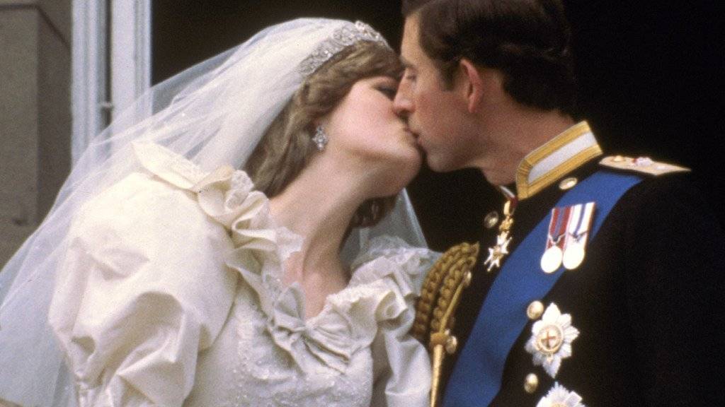 Am 29. Juli 1981 gaben sich Prinz Charles und Diana das Jawort. Ein Stück Hochzeitskuchen wurde gerade versteigert. (Archiv)