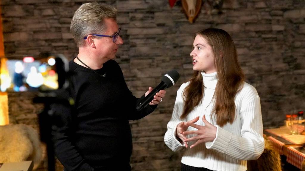 Lara Zoe im Gspröch mit Roger Fuchs