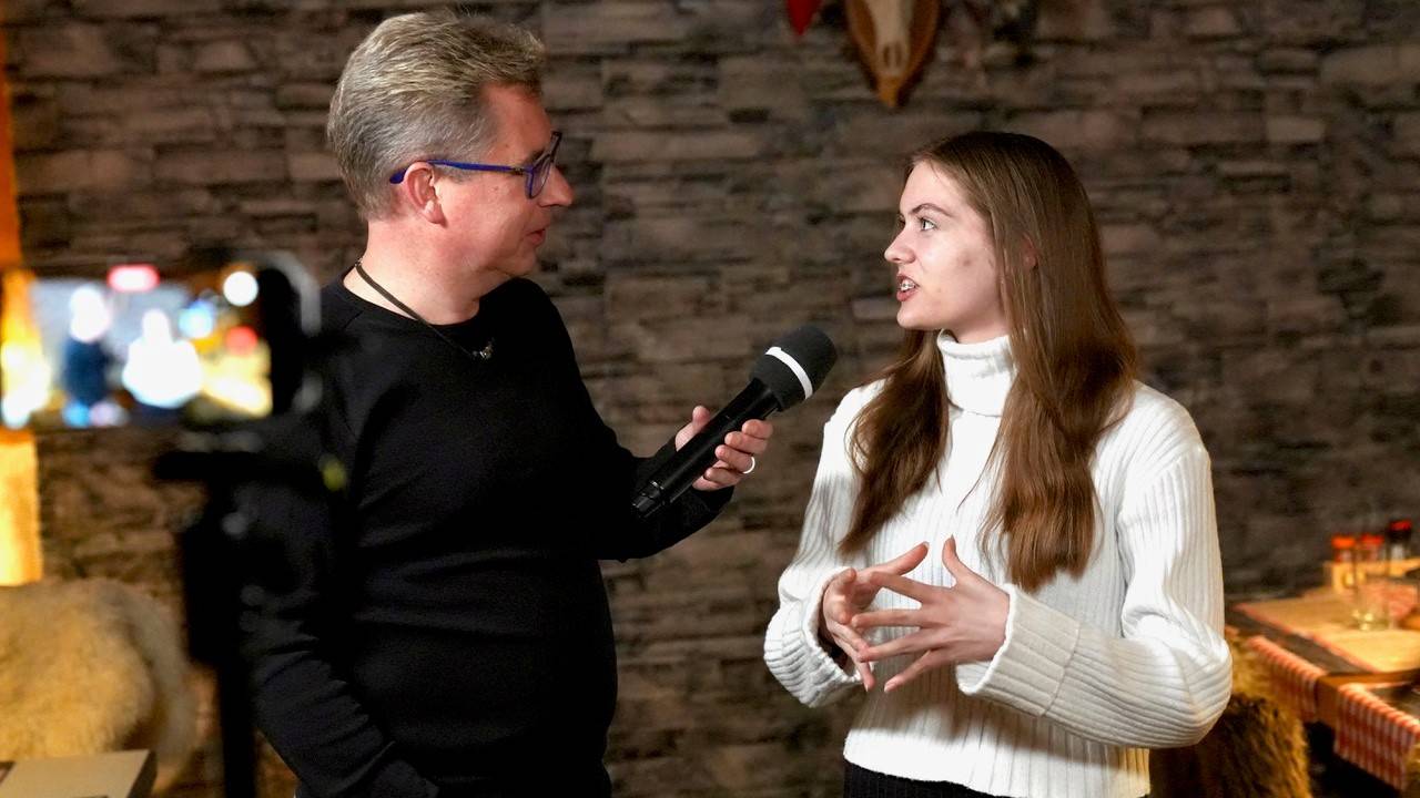 Lara Zoe im Gspröch mit Roger Fuchs