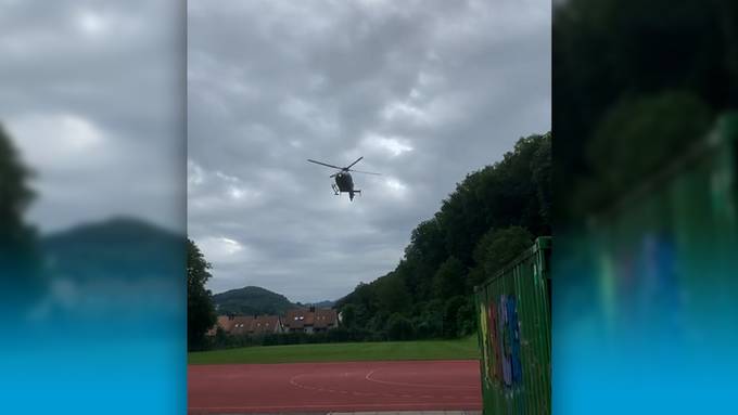 Bundesrat Berset landet mit Helikopter auf Sportplatz