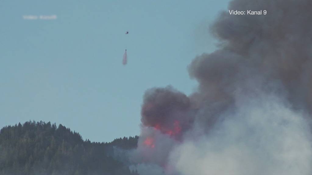 Schwierige Koordination der Löschhelikopter im Wallis