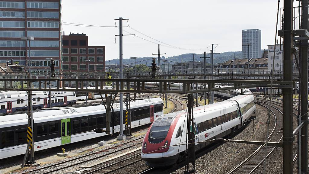 In Winterthur wurde ein 18-Jähriger von einem Stromschlag getroffen. Er war auf einen abgestellten Güterzug geklettert. (Symbolbild)