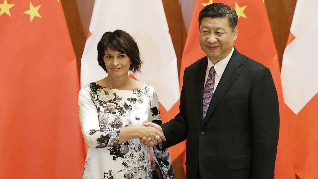 Bundespräsidentin Doris Leuthard mit Chinas Präsident Xi Jinping in Peking