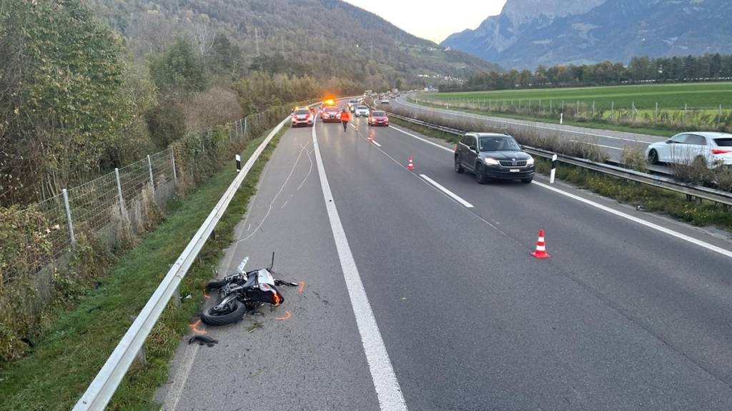 17-jähriger Töfffahrer verunfallt auf Autobahn bei Zizers GR