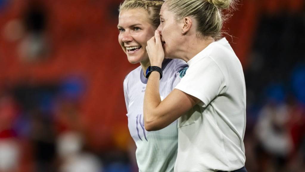Trainerin Gemma Grainger und Captain Ada Hegerberg sind mit Norwegen erfolgreich in die EM gestartet