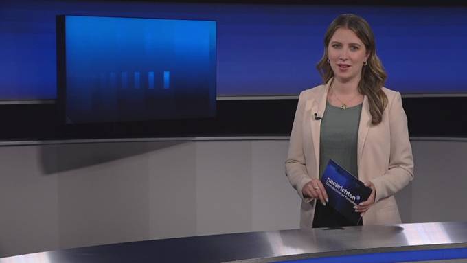 Weihnachtsbaum vor dem KKL steht