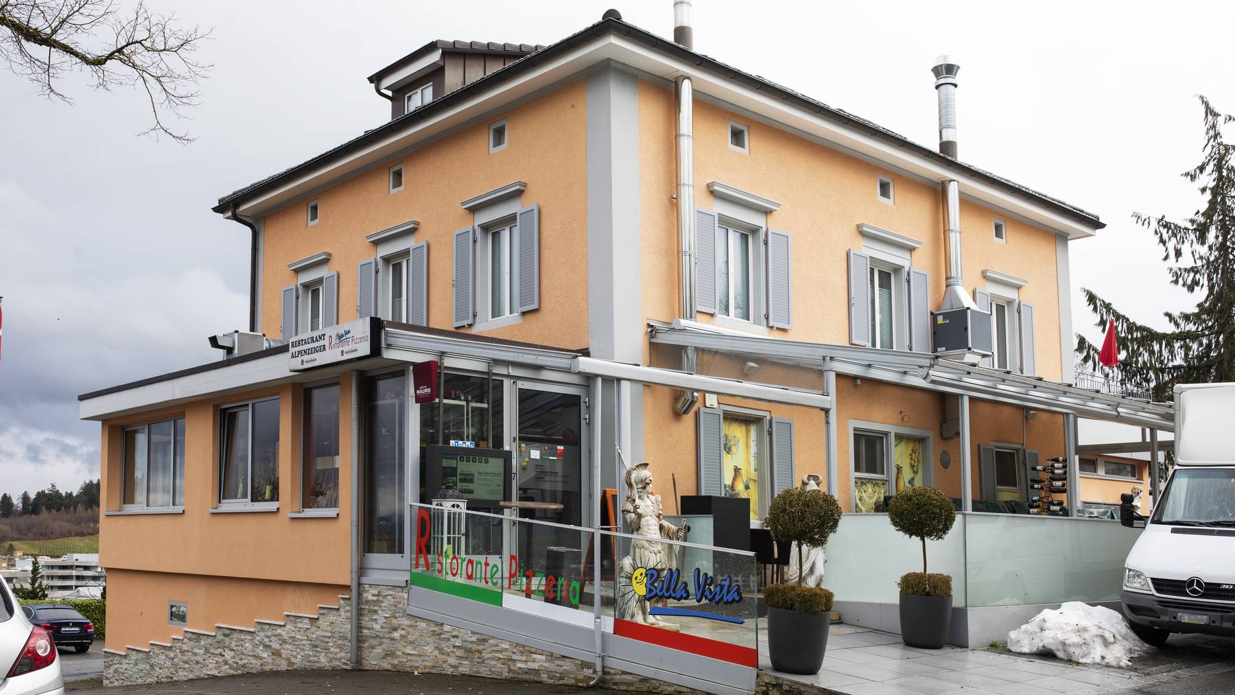 Der Wirt der Pizzeria Bella Vista in Muri wurde in Italien festgenommen und sitzt seither in Kalabrien in Haft.