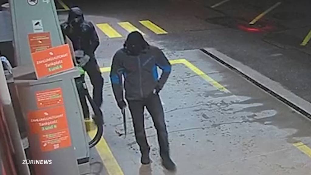 Zahlautomaten bei Tankstelle aufgebrochen