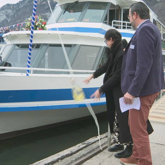 Mit Champagner getauft: Neues Walensee-Schiff heisst «MS Swisspearl»