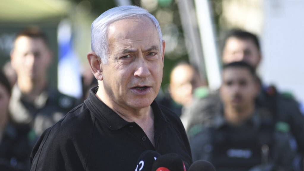 Israels scheidender Ministerpräsident Benjamin Netanjahu ruft zum Widerstand von Parlamentsabgeordneten gegen die künftige Regierung auf. Foto: Yuval Chen/Yedioth Ahronoth POOL/AP/dpa