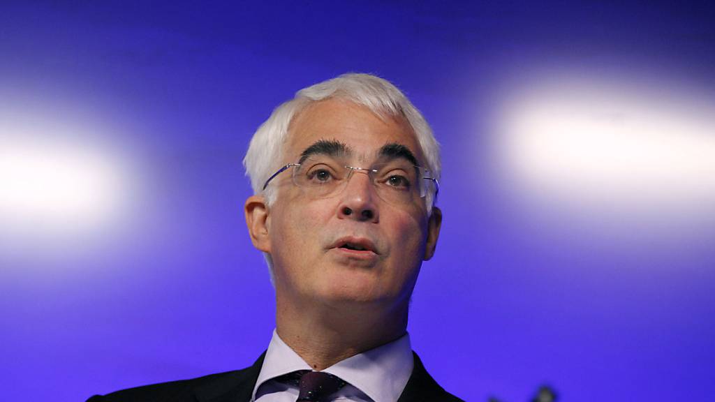 ARCHIV - Der ehemalige britische Schatzkanzler und altgediente Labour-Politiker Darling ist im Alter von 70 Jahren gestorben. Foto: Sang Tan/AP/dpa