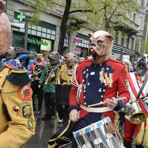 Die Zünfter müssen das Marschieren fürs Sechseläuten üben