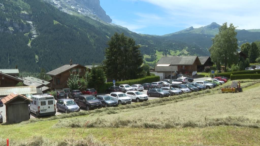 Grindelwald und Lauterbrunnen kämpfen mit Parkplatzproblem