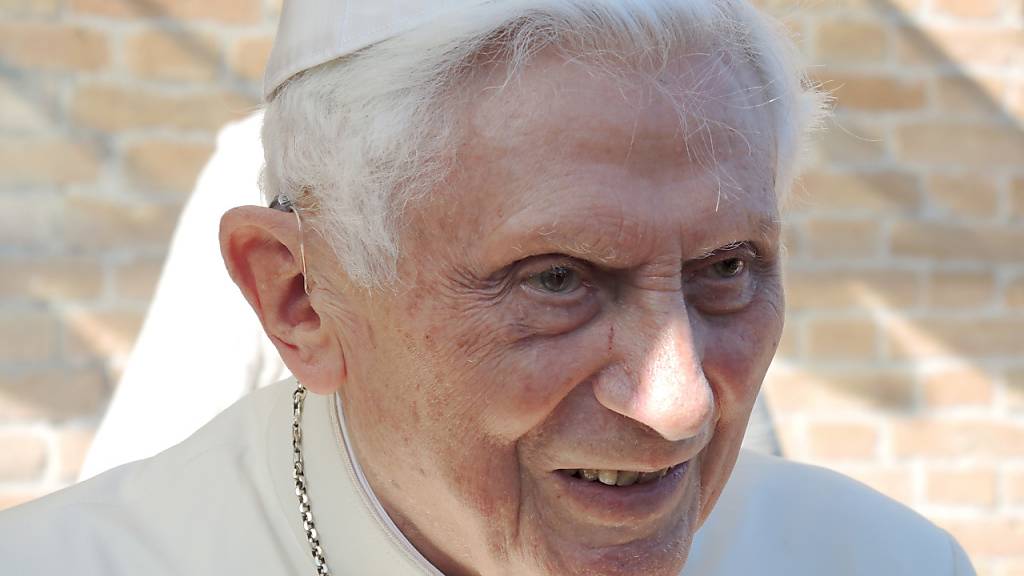 Emeritierter Papst Benedikt soll mehrfach weggeschaut haben