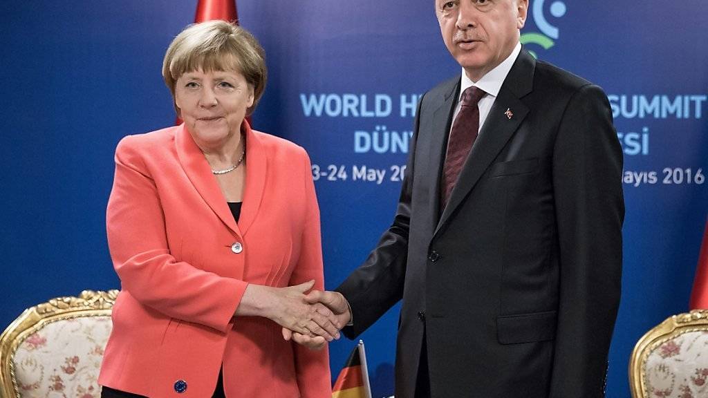 Es seien noch weitere Gespräche nötig, sagte die deutsche Kanzlerin Angela Merkel nach einem Treffen mit dem türkischen Präsidenten Recep Tayyip Erdogan in Istanbul.