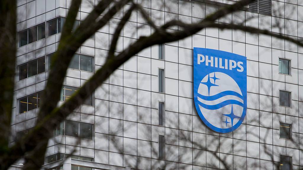 Philips musste im Sommer bis zu vier Millionen Beatmungsgeräte für Patienten mit Schlafapnoe wegen schädlichen Schaumstoffs zurücknehmen. Das hat dem Unternehmen im dritten Quartal zugesetzt. (Archivbild)