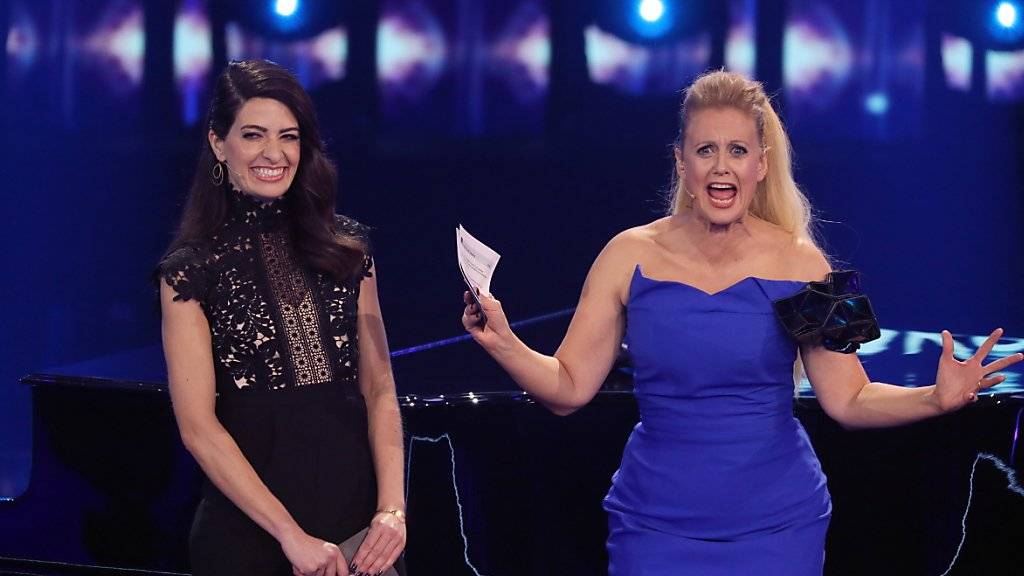 Barbara Schöneberger (rechts) und Linda Zervakis (links) führten durch einen bunten Abend beim deutschen ESC-Vorentscheid.