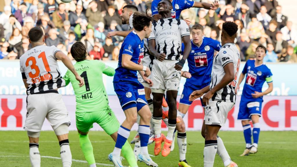 Luzerns Luca Jaquez steigt am höchsten und trifft gegen Basel zum 1:0