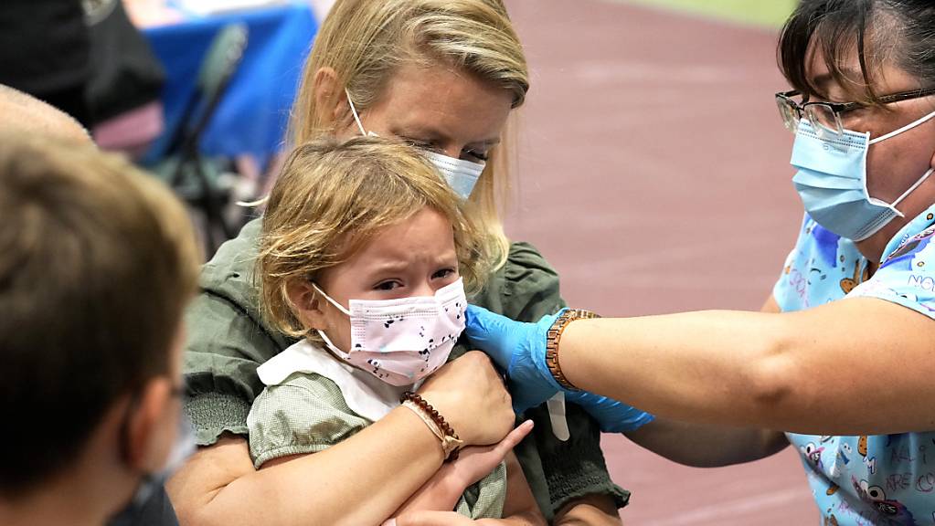 Kinder leiden unter der Corona-Pandemie besonders stark. Kliniken in Deutschland und der Schweiz sind laut der Soziologin Tanja Krones voll von psychosomatisch erkrankten Kindern. (Symbolbild)