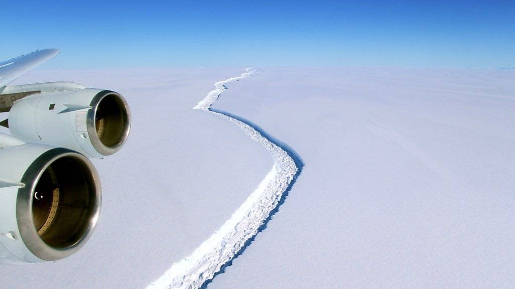 Bereits auf dieser Aufnahme vom 10. November 2016 ist der Riss im Larsen C Eisschelf deutlich zu sehen.