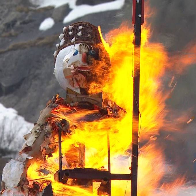 Nach 12:57 fällt der Böögg den Flammen zum Opfer