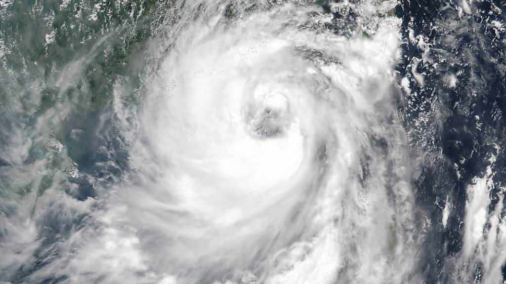 Gestatten, Nida, der Taifun, der an der südchinesischen Küste für die höchste Alarmstufe sorgt.