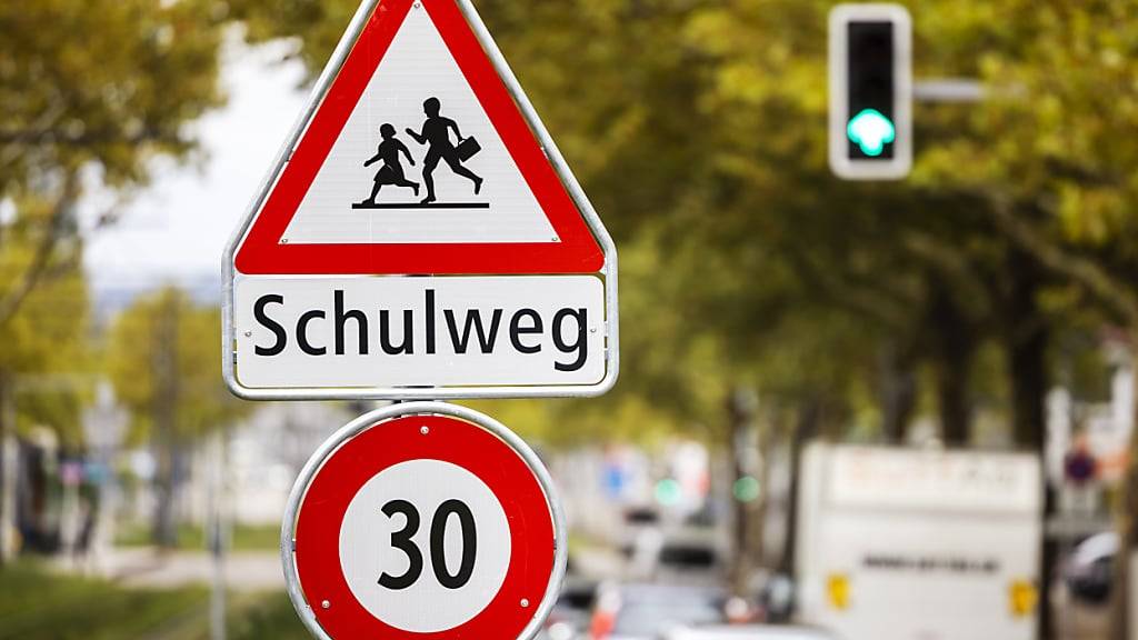 Tempo 30 kann, etwa in der Nähe von Schulhäusern, für die Verkehrssicherheit wichtig sein. (Archivaufnahme)