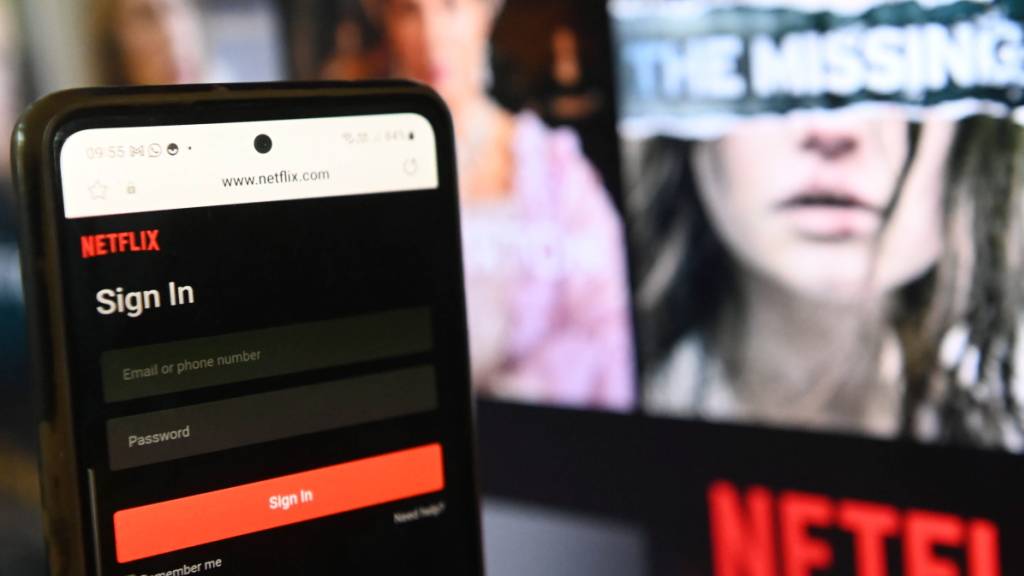 Auch Netflix-Nutzer entdecken Filme und Serien des Streaming-Marktführers zum Teil über andere Video-Plattformen. Der Dienst will nun selbst stärker auf Clips im Hochkant-Format setzen. (Archivbild)