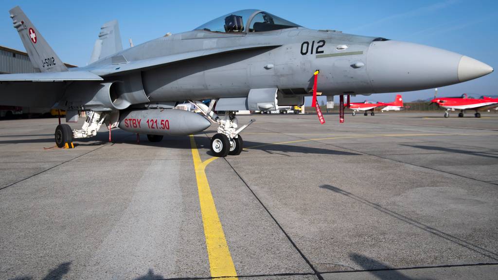 Die Schweizer Luftwaffe hat die Trainigsflüge mit den F/A-18 Kampfjets im Lockdown reduziert.