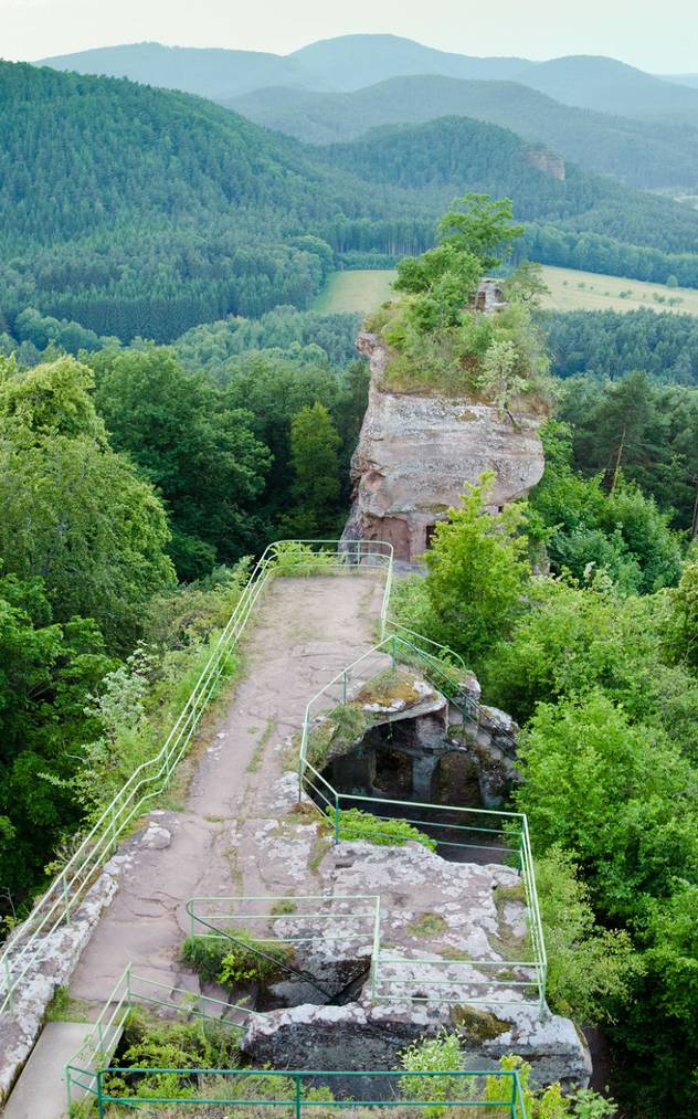 Auf der Ruine Drachenfels bei Busenberg