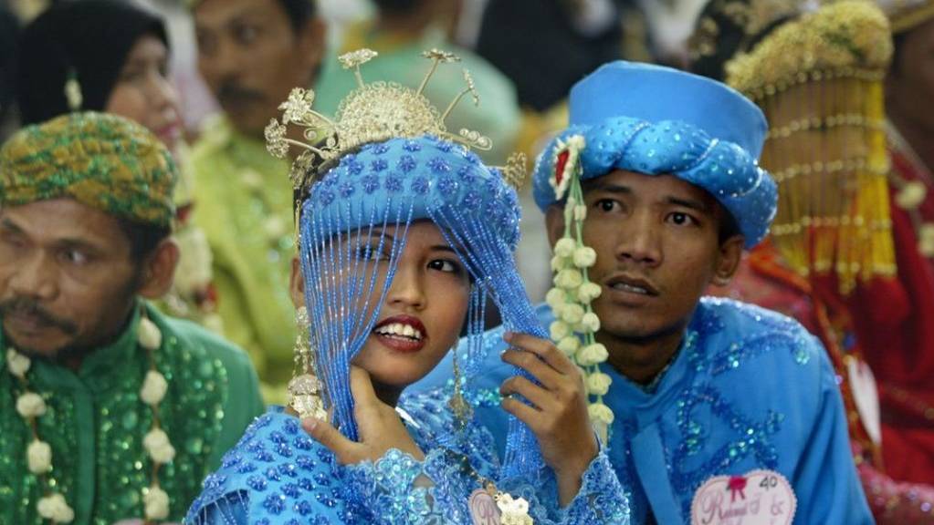 Ein indonesisches Paar vor ihrer Hochzeit. In Zukunft muss die Braut mindestens 19 Jahre alt sein, um heiraten zu können. (Archivbild)