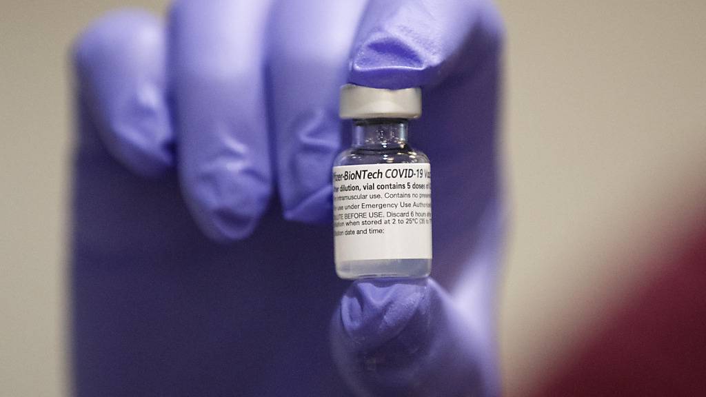 Die Impfdosis des Corona-Impfstoffs von Pfizer/Biontech. Foto: Mike Morones/The Free Lance-Star/AP/dpa
