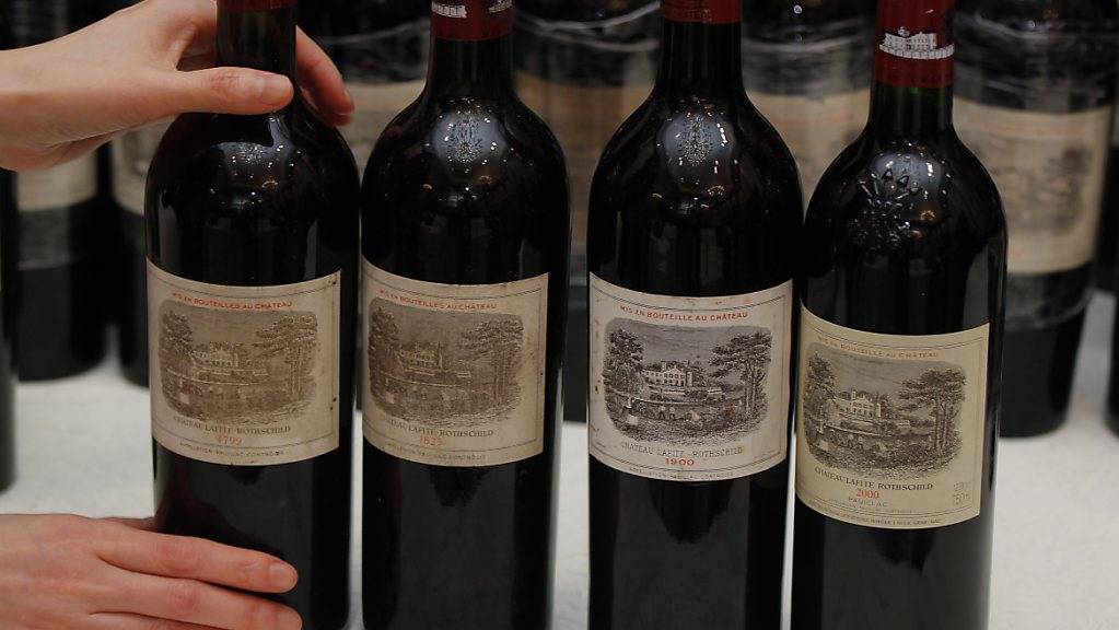 Mehrere Flaschen Château Mouton Rothschild stahl und trank ein Weindieb in Menzingen. (Symbolbild)
