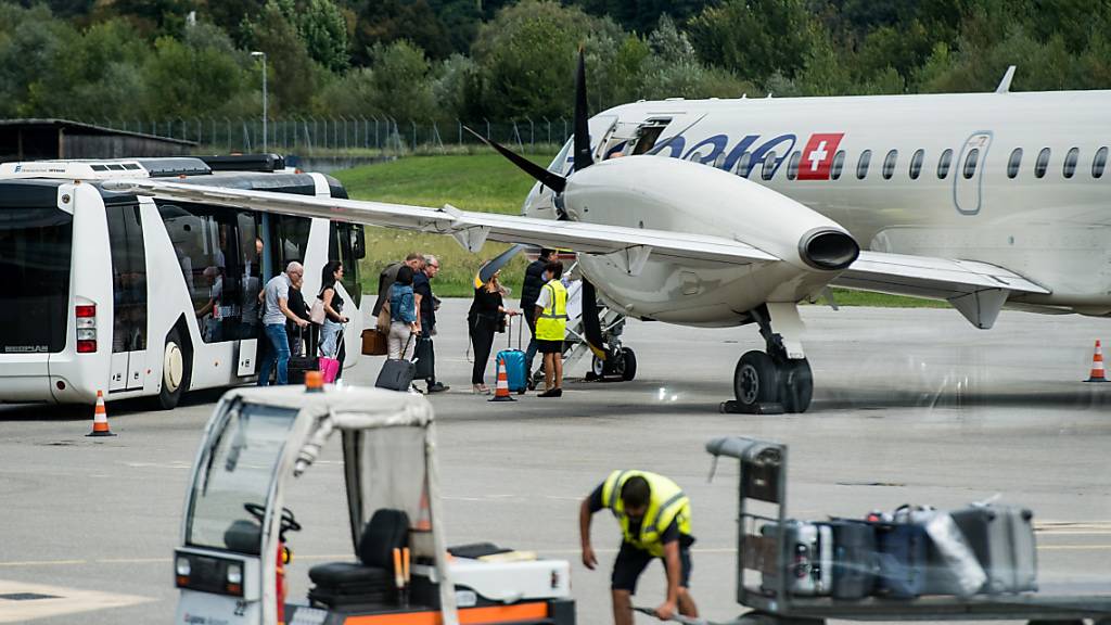 Der Flugbetrieb zwischen Zürich und Lugano ist auch für das Wochenende abgesagt. Die slowenische Fluggesellschaft Adria Airways bleibt wegen Geldmangels auch am Samstag und Sonntag am Boden. (Archiv)