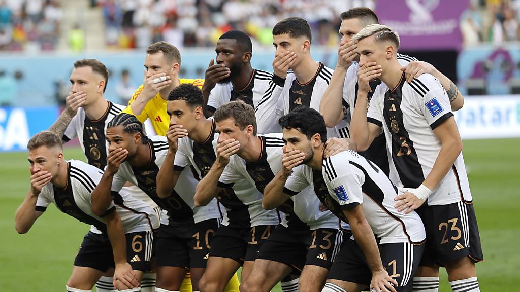 Deutsche Mannschaft protestiert mit einem Foto gegen die FIFA