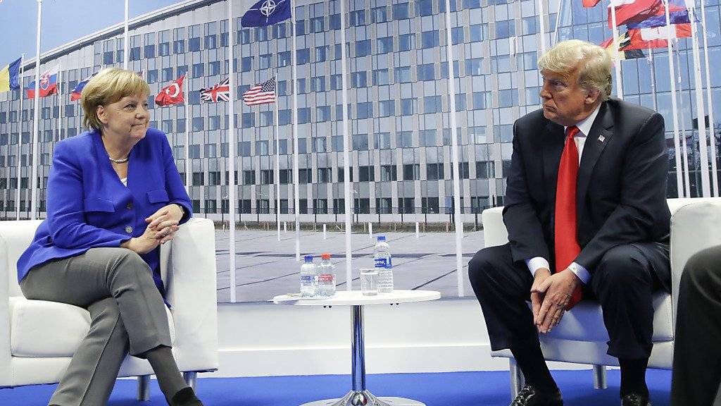 Die Kluft zwischen US-Präsident Trump (rechts) und der deutschen Kanzlerin Merkel ist nicht zu übersehen.