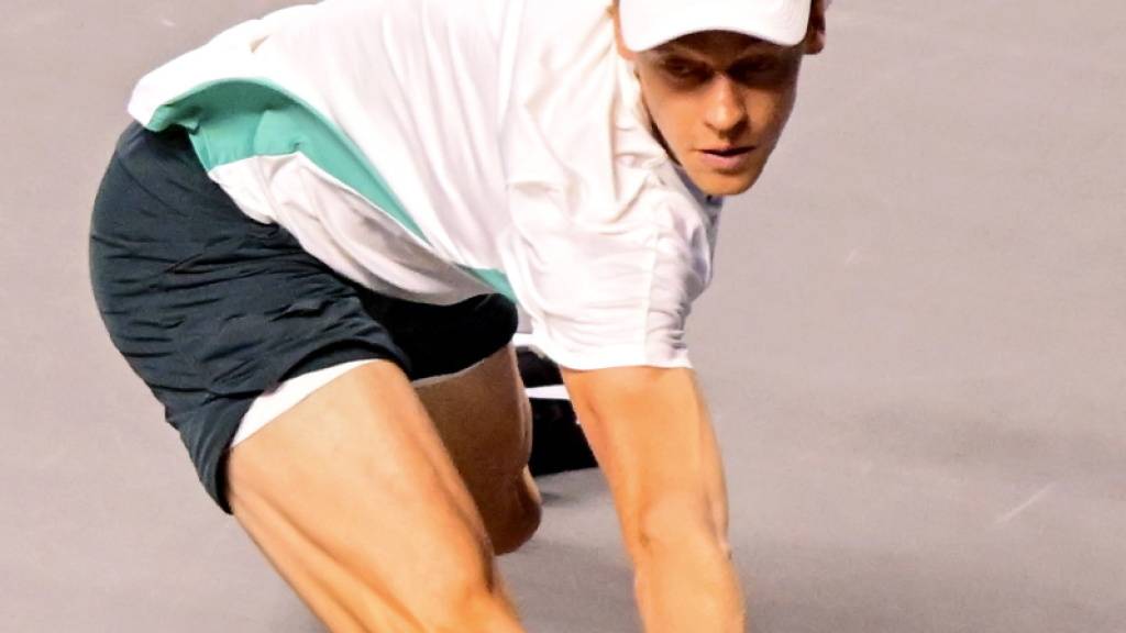 Bis in die frühen Morgenstunden gekämpft, dann aber zu erschöpft, um weiterzuspielen: Jannik Sinner