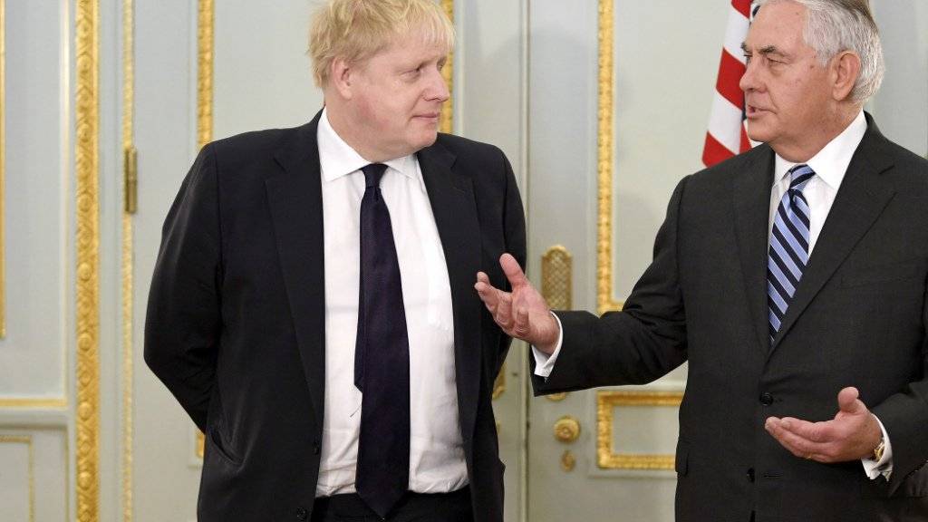 US-Aussenminister Rex Tillerson (rechts) im Gespräch mit seinem britischen Amtskollegen Boris Johnson.