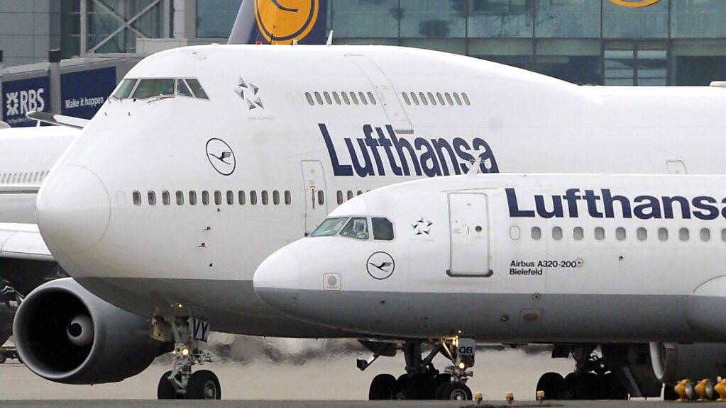 Die deutsche Fluggesellschaft Lufthansa blickt trotz Corona-Pandemie zuversichtlich in die Zukunft. Sie kauft jeweils fünf neue Flugzeuge von Airbus und Boeing. (Archivbild)