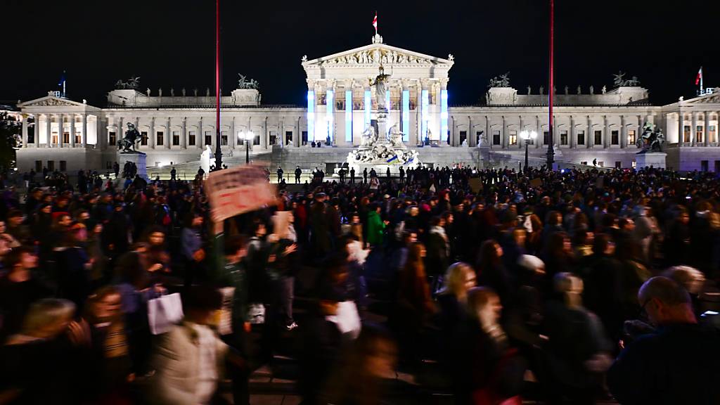 Tausende demonstrieren gegen mögliche FPÖ-Regierung in Wien