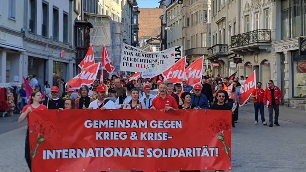 Über 600 Menschen demonstrieren am Tag der Arbeit in St. Gallen