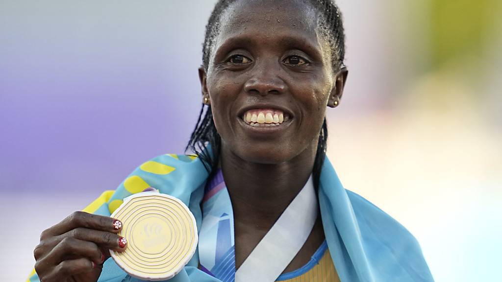 Norah Jeruto, die für Kasachstan startende gebürtige Kenianerin, gewann 2022 WM-Gold über 3000 m Steeple