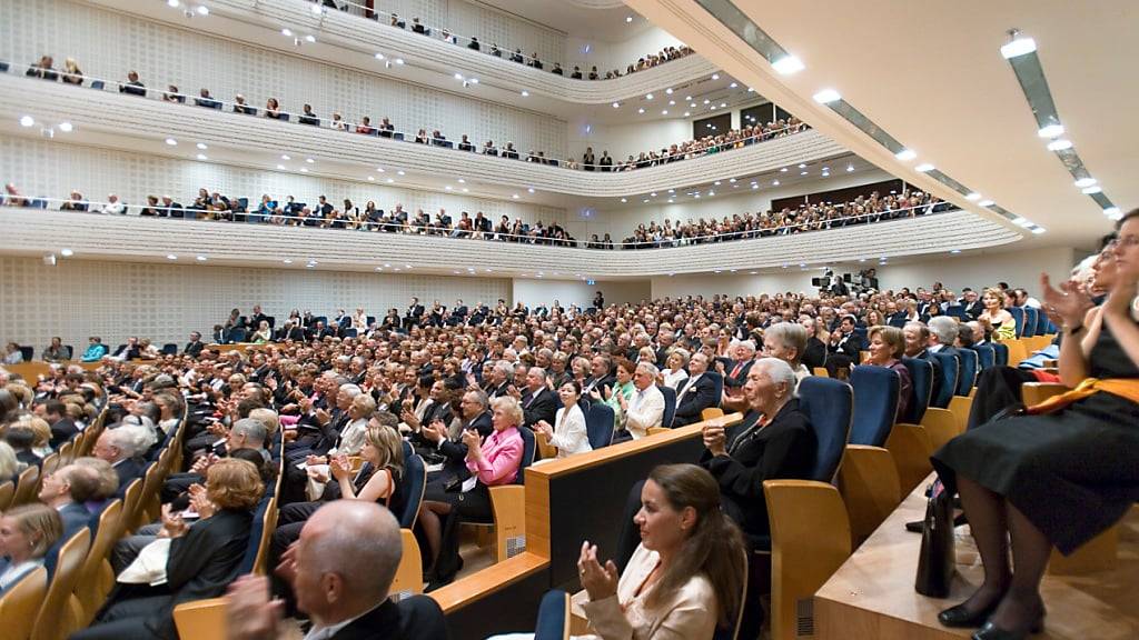 Das Publikum klatscht während eines Eröffnungskonzerts des Lucerne Festivals. (Archivaufnahme)
